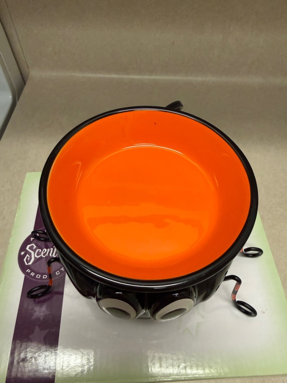 Scentsy Black & Orange Halloween Cauldron Warmer - Picture 3 of 4